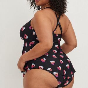 NWT Torrid 1X Electric Hearts Black Wireless V-Neck Tankini Swim Top Size 14-16